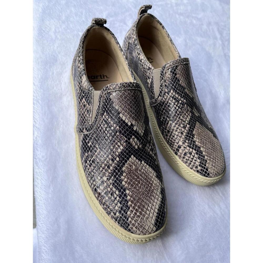 New without box Zen Groove Snakeskin Print Earth Shoes size 8.5